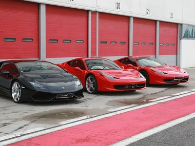 Emozioni in pista: 2 giri alla guida di 1 supercar e video ricordo