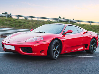 Stage de pilotage de 5 tours sur circuit aux commandes d'une Ferrari