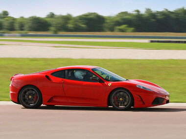 Session de pilotage de 6 ou 7 tours de circuit au volant d'une Ferrari