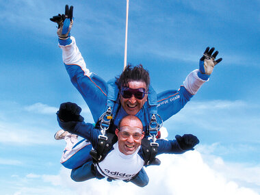 Salto tándem en paracaídas en Ocaña, Toledo, con Skydive Madrid