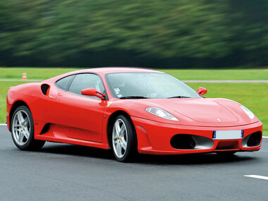 Session de pilotage d’une Ferrari lors de 2 tours de circuit