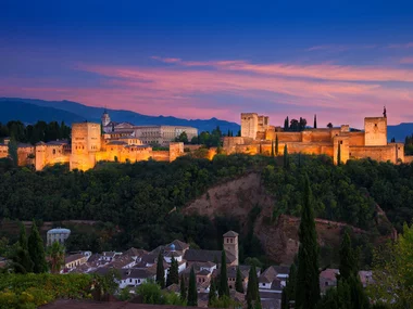 La Alhambra iluminada: visita nocturna a los miradores de Granada