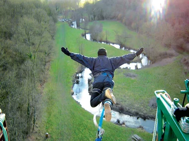 Saut à l’élastique en tandem pour 2 personnes au viaduc de Saint-Georges-le-Gaultier avec certificat