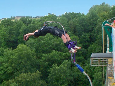 Saut à l’élastique en tandem au viaduc de Saint-Georges-le-Gaultier avec certificat et souvenir, pour 2