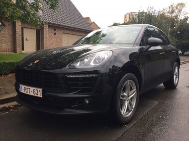 Rondrijden als piloot in een Porsche Macan