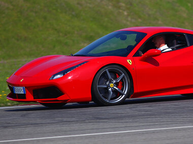 Adrenalina su pista: 3 giri su Ferrari 488 GTB all'Autodromo di Vallelunga