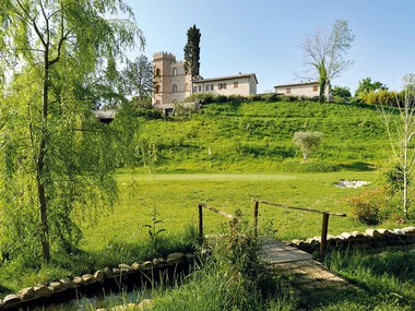 1 romantica notte presso il Castello di Montegiove con cena a lume di candela