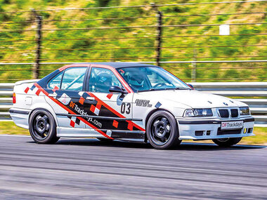 Journée sur piste et 1 tour en tant que pilote d'une BMW 325i