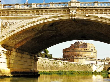 Romantica crociera sul Tevere con aperitivo per 2 persone