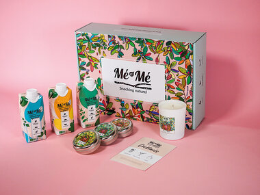 Coffret sain et bio livré à domicile avec boissons, bonbons et bougies parfumées