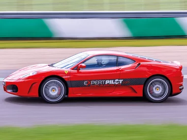 Stage de pilotage : 4 tours inoubliables en Ferrari, Lamborghini ou en Porsche