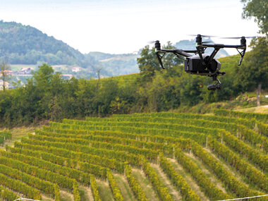 Langhe ad alta quota: 1 giornata di volo con drone professionale e 1 pranzo