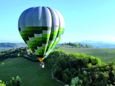 Chianti in mongolfiera: 1 suggestivo volo per 1 persona con Prosecco e assaggi tipici