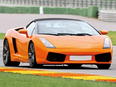 Conducción de Lamborghini Gallardo en el circuito de Brunete