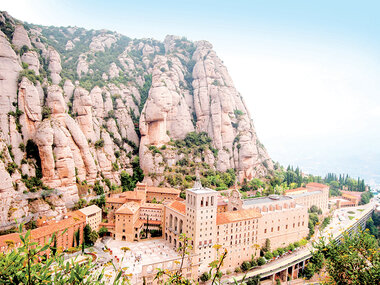 Visita guiada y entrada al Monasterio de Montserrat para 2 personas