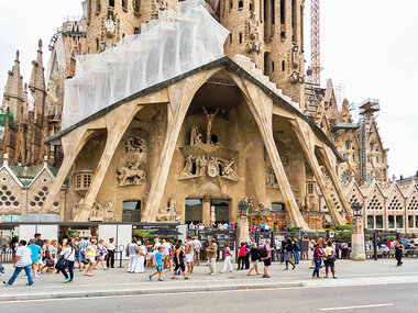 Tour guiado Monasterio de Montserrat y Sagrada Familia en Barcelona