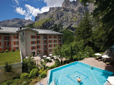 Détente étoilée à l'Hôtel Les Sources des Alpes : nuit avec accès au spa et massage