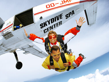 Tandemsprong bij Skydive Spa in de Belgische Ardennen