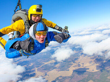 Avontuurlijke skydivesessie in de Benelux