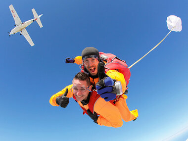 Saut en parachute en tandem à près de 3 000 m en Zélande