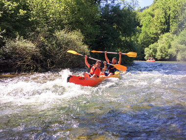 Noleggio canoa di 1 ora e 1 divertente attività a scelta per 4 a Saint-Ursanne