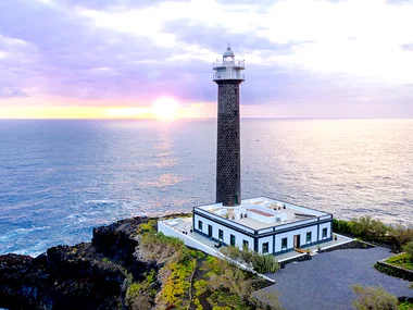 1 noche en habitación Atlantic Suite con desayuno en Faro Punta Cumplida