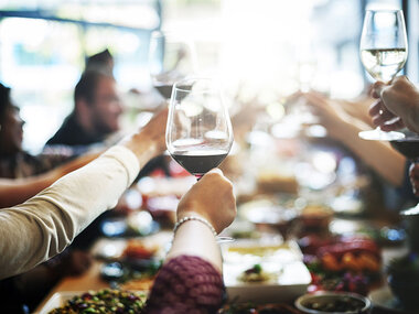 L’ora del brindisi a domicilio: una selezione di 3 pregiate bottiglie di vino a scelta