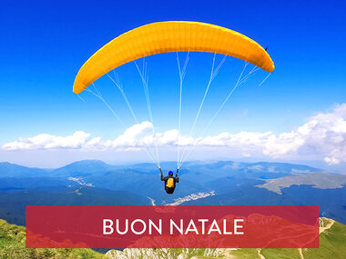 Natale ad alta quota: 1 emozionante volo in parapendio