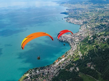 Vol au-dessus du lac Léman en parapente biplace durant 20 minutes