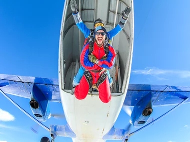 Parachute et sensations fortes : 1 saut incroyable proche de Paris