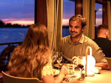 Croisière romantique sur la Garonne avec dîner à bord d'un bateau-restaurant