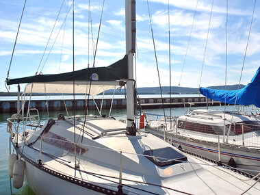 Séjour insolite de 3 jours sur un voilier avec bouteille de vin près de Metz