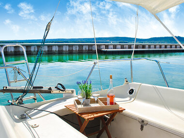 Séjour insolite de 4 jours sur un voilier avec vin offert, sur un lac près de Metz