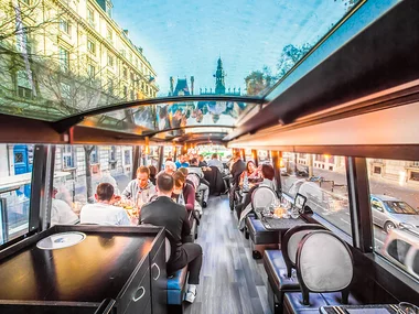 Repas insolite 4 plats et visite de Paris dans le bus à impériale Champs-Élysées