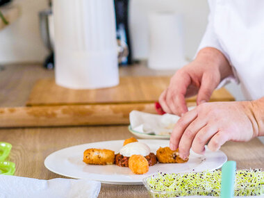 Expérience gastronomique à domicile avec menu pour 2 cuisiné et servi à table par un chef
