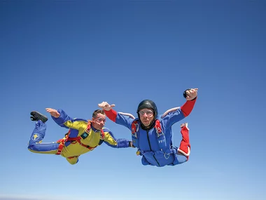 Saut en parachute à ouverture automatique à 1100 m en solo près d’Amiens