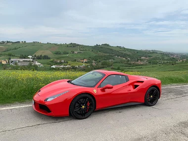 Guida sicura in Supercar: 1 corso su Ferrari, Lamborghini o Porsche con pranzo