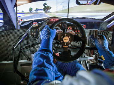 30 min de course automobile sur simulateur pour 4 personnes près de Lausanne