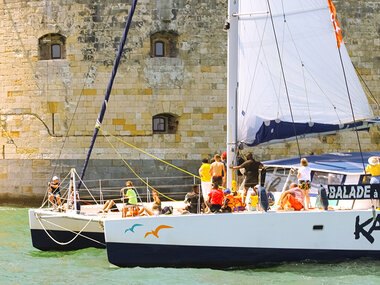 Cap vers Fort Boyard : balade en catamaran durant 4h en duo