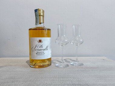 Aroma Wine Bar Enoteca: 1 bottiglia di grappa con 2 calici da degustazione a domicilio