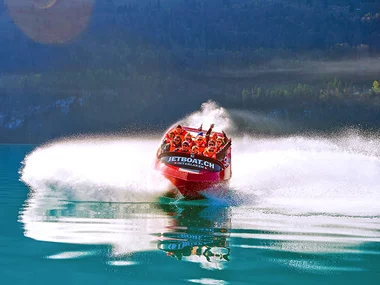 Aventure de plein air à Interlaken : balade scénique en jet boat pour 1 adulte