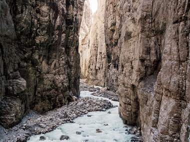 1 Eintritt in den Glacier Canyon und das Kristallmuseum