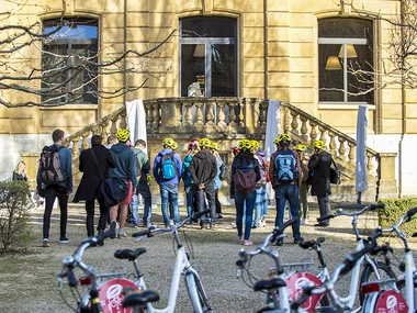 Excursion pour 4 personnes à Neuchâtel : visite de l'écoquartier à vélo