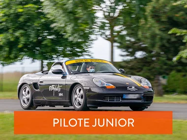 Stage de conduite junior : 2 tours de circuit en Lamborghini et 2 tours en Porsche pour 1 enfant