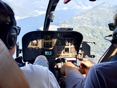 50-minütiger Helikopterflug von Lodrino nach Clariden mit Aperitif auf dem Gletscher