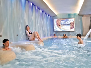 Benessere paradisiaco alle Terme San Petronio: accesso Spa e massaggio linfodrenante