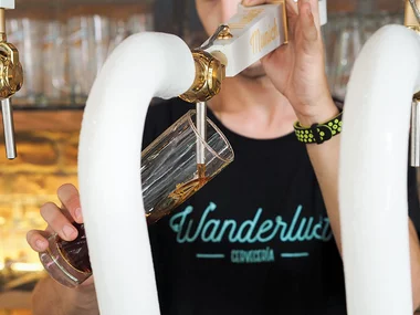 Wanderlust C.C. Plaza Río 2: 1 hamburguesa con cerveza premium