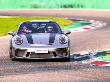 1 Runde am Steuer eines Porsche 911 GT3 am legendären Hockenheimring