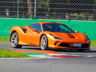 Guida Ferrari F8 Tributo: 2 giri su pista presso l'Autodromo Nazionale di Monza