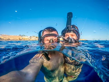 Insieme nel mare blu del Salento: 1 attività di snorkeling per 2 persone